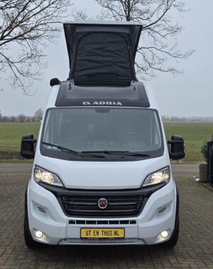 Alternative view of Adria Twin 640 SGX Supreme Sports