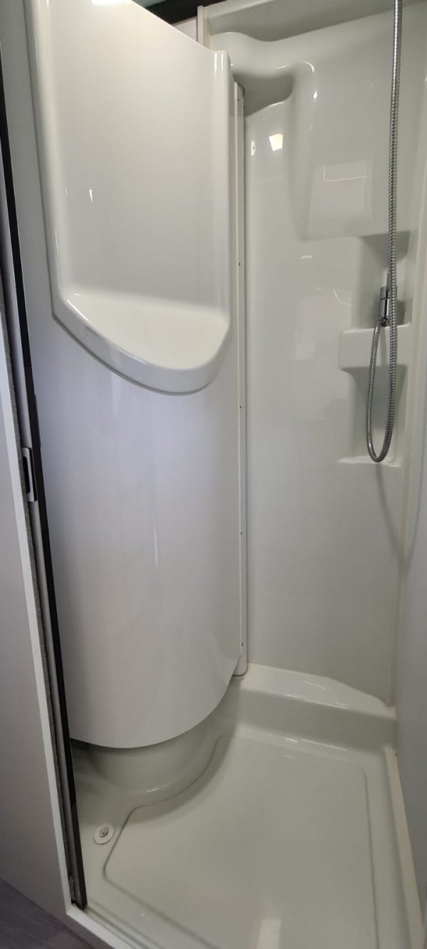 VERKOCHT Adria Twin 640 Supreme SLB - Afbeelding 16