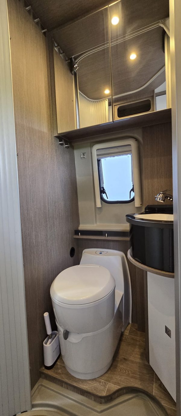 VERKOCHT Pössl Roadcruiser 640 XL - Afbeelding 22