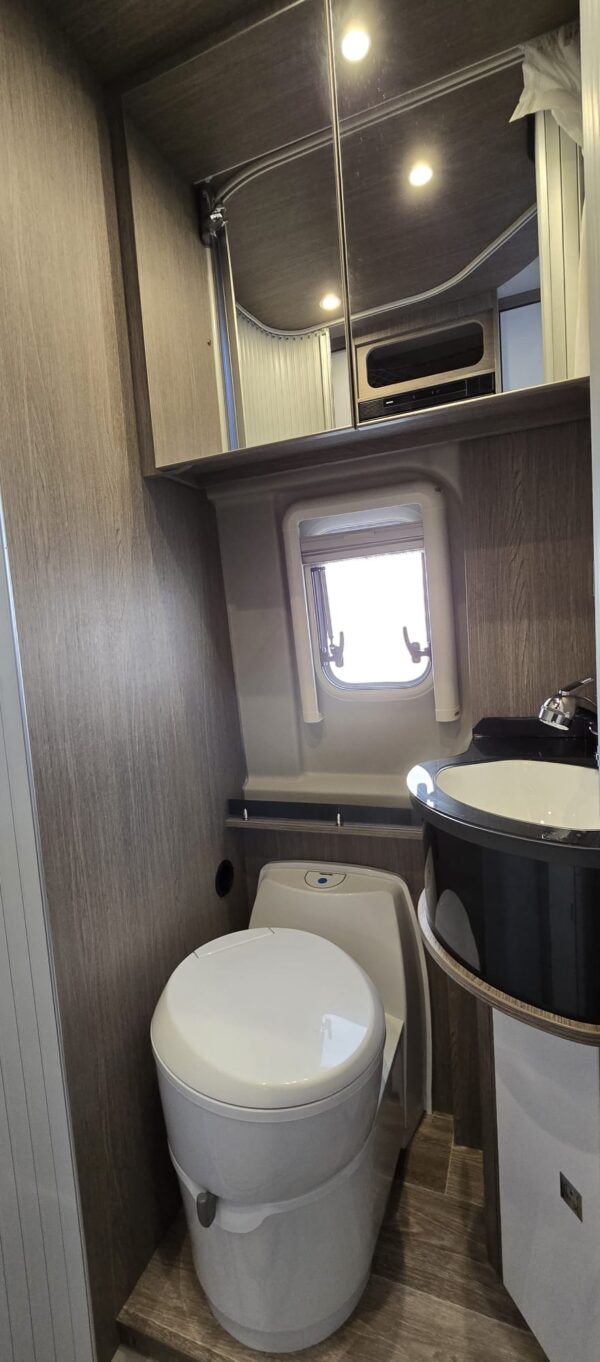 VERKOCHT Pössl Roadcruiser 640 XL - Afbeelding 23