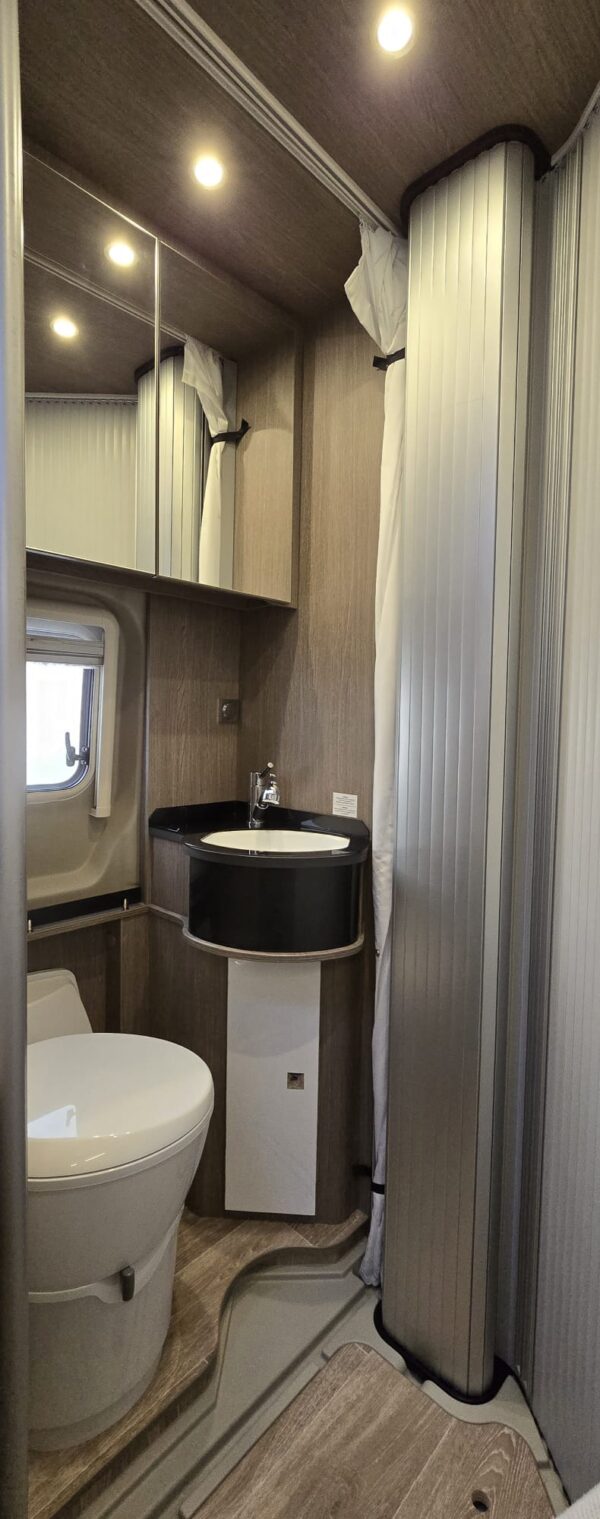 VERKOCHT Pössl Roadcruiser 640 XL - Afbeelding 24