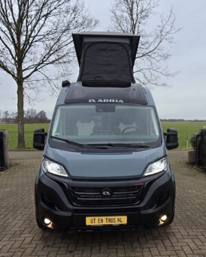 Alternative view of Adria Twin 640 SGX Sports