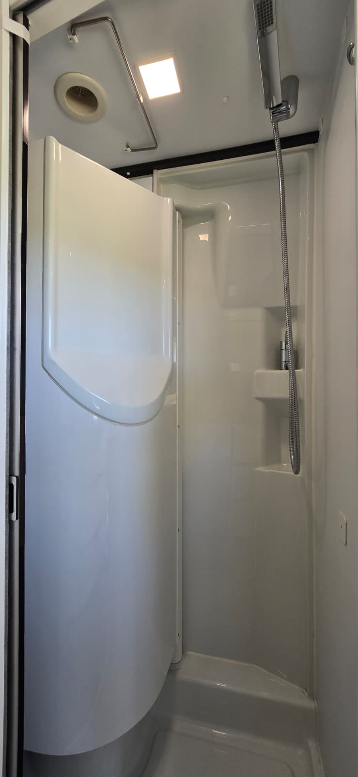 VERKOCHT Adria Twin 640 SLB Supreme - Afbeelding 19