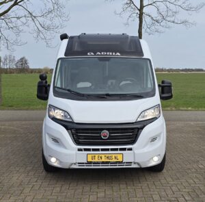 Alternative view of Adria Twin 600 SPB Supreme